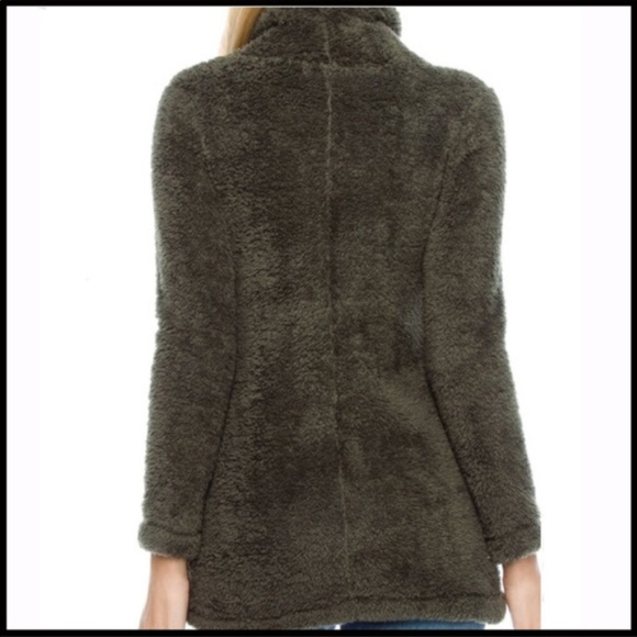 ! NEW ARRIVAL ! Fuzzy Button Fleece Pullover - Picture 2 of 3